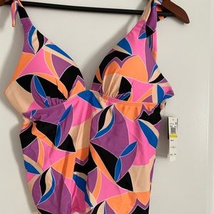 Bathing suit top. NWT